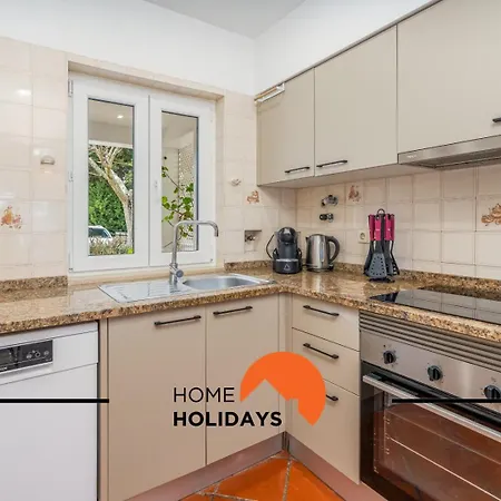 #250 264 By Holidays Apartment