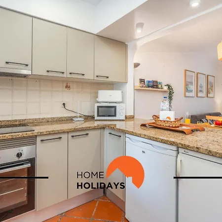 #250 264 By Holidays Apartman